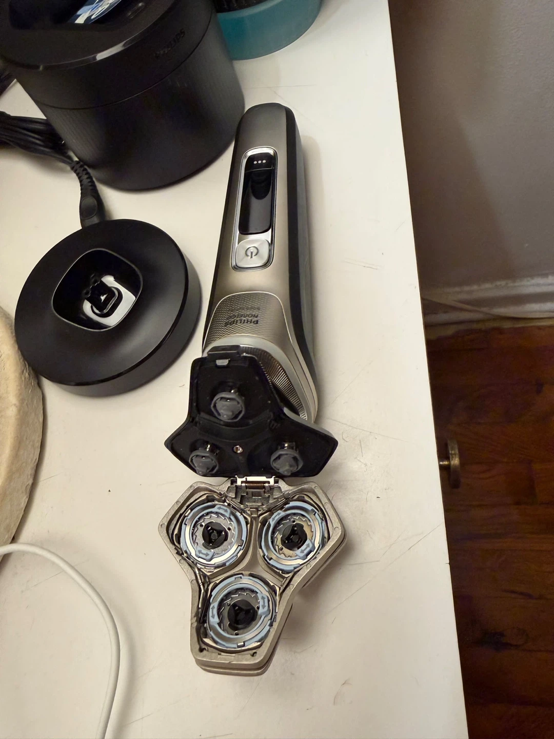 Philips Norelco 9000 Series Limited Edition Shaver - photo 3