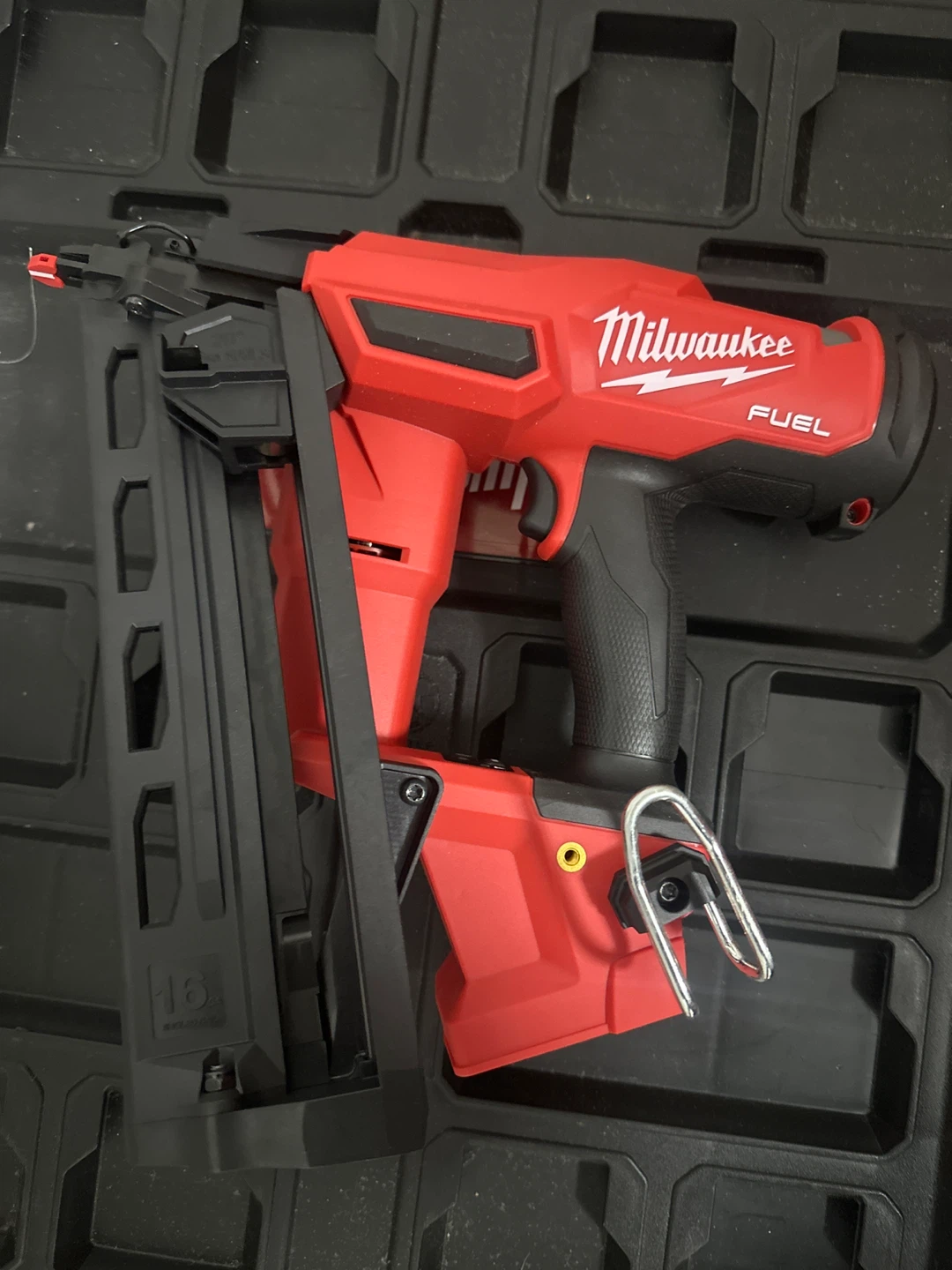 Milwaukee M18 FUEL 16 Gauge Finish Nailer