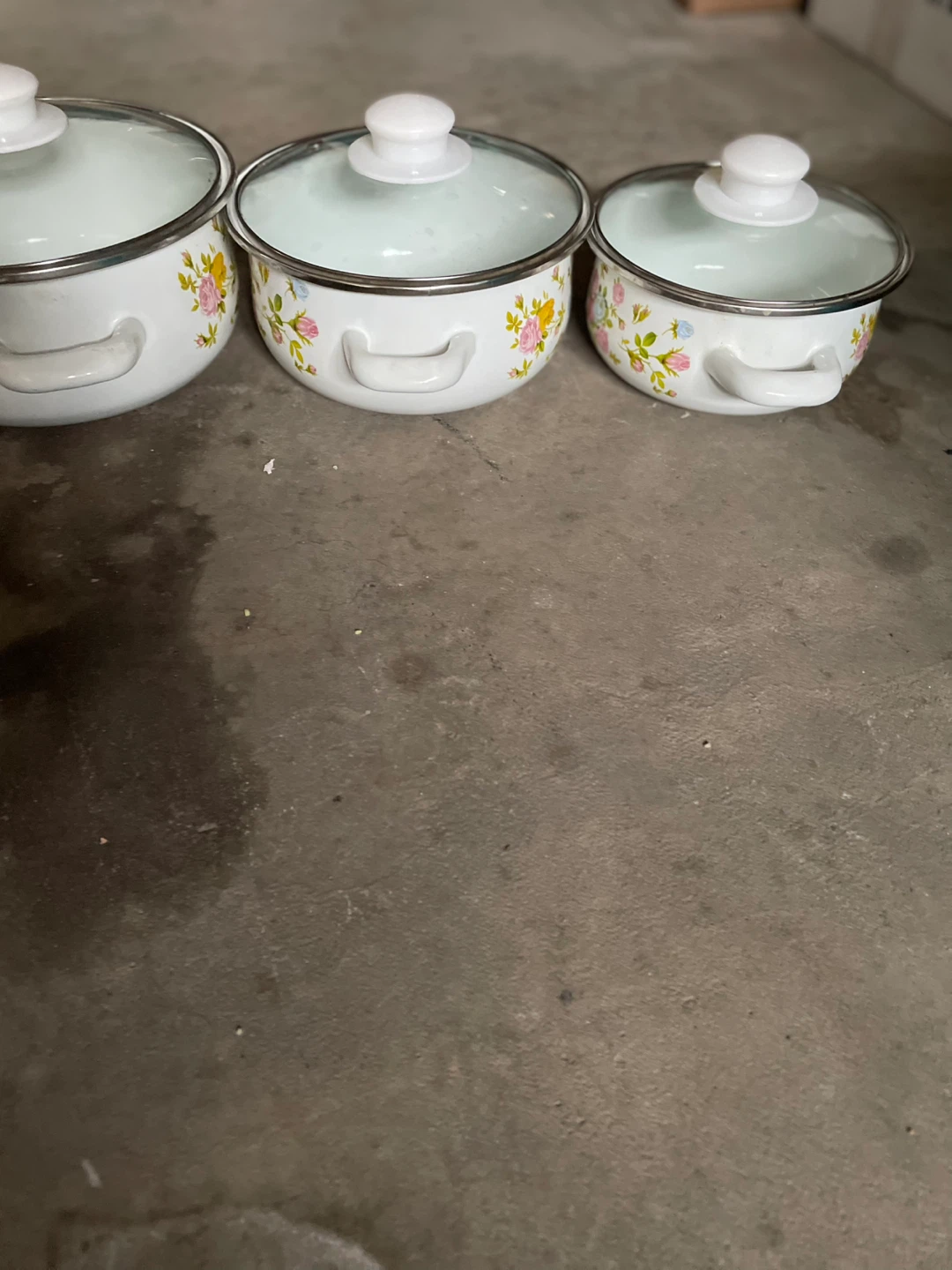 Set of 4 Enamel Cooking Pots with Lids