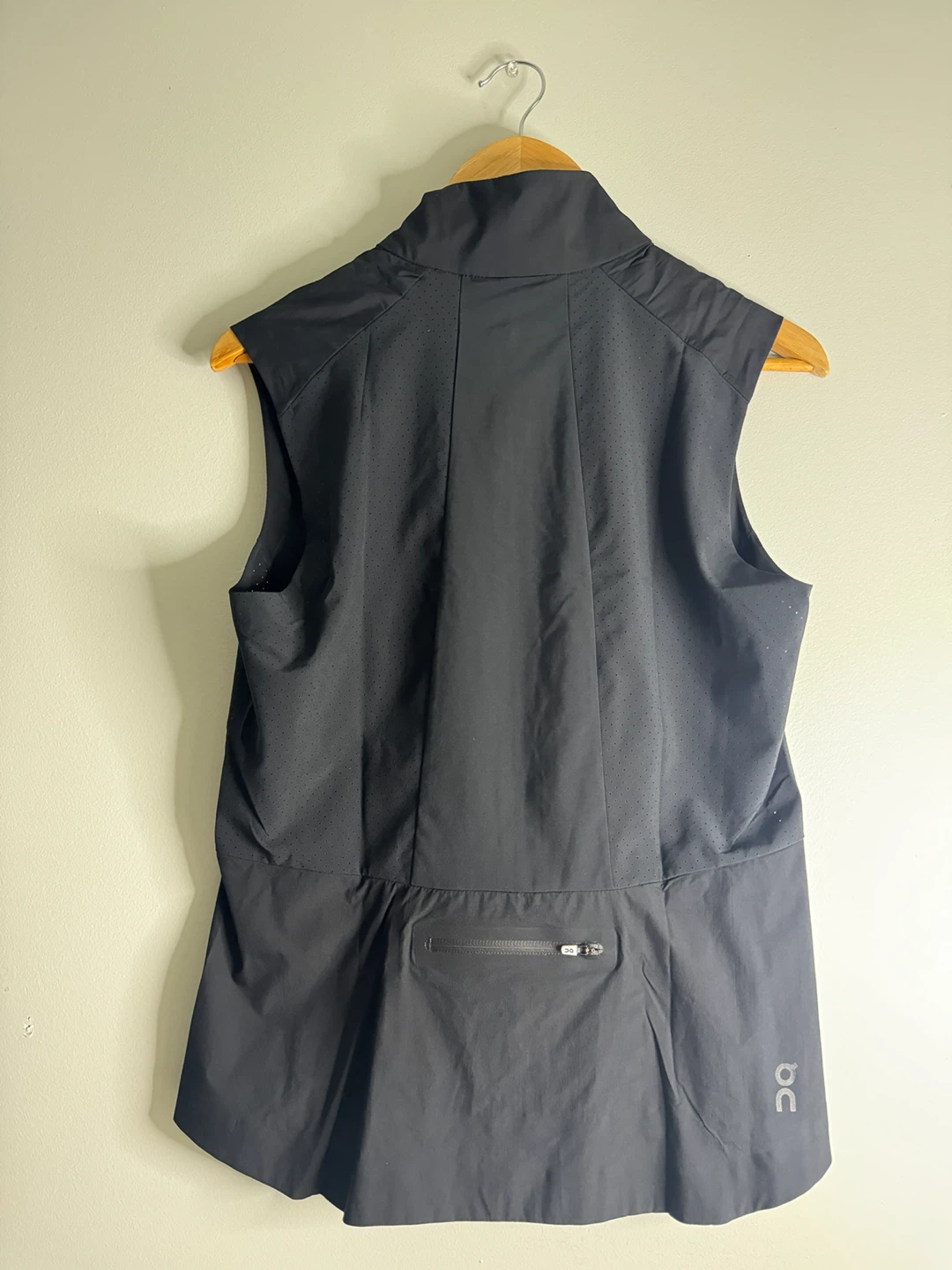 On Women’s Weather Vest – Black| Size M | BNWT - photo 2