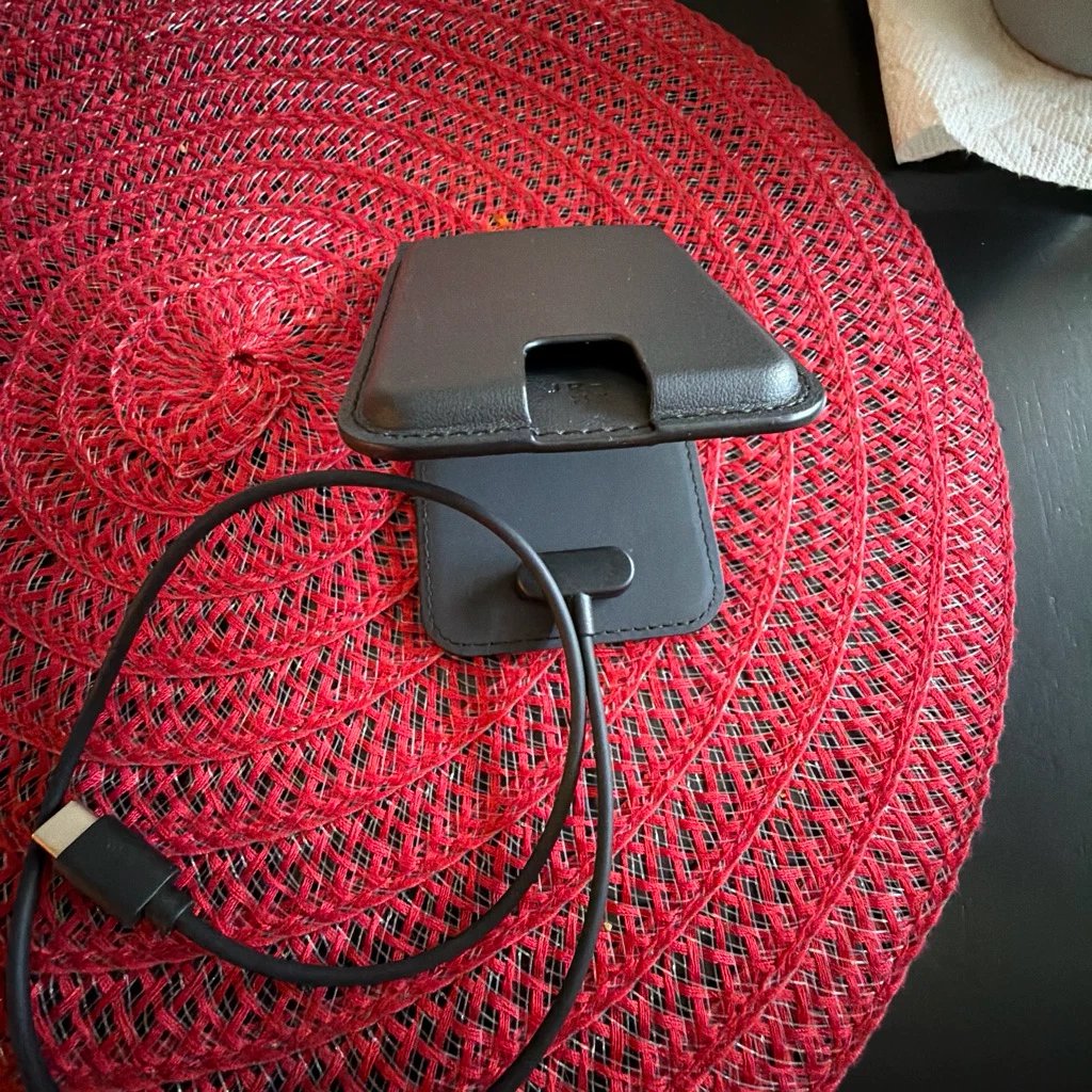 JOURNEY Magnetic Wireless Charging Wallet