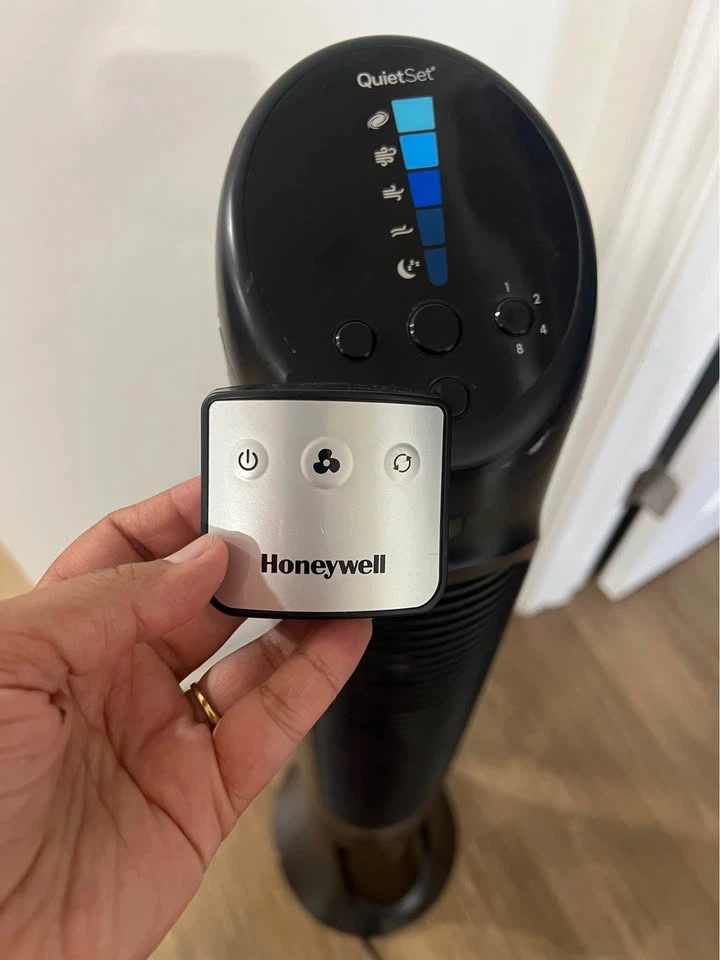 Honeywell QuietSet Tower Fan - photo 3