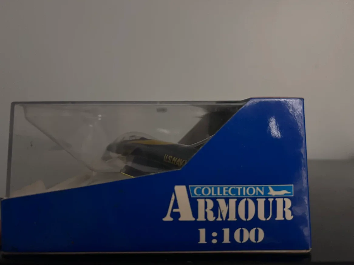 Collection Armour F-4 Phantom Blue Angels 1:100 - photo 2