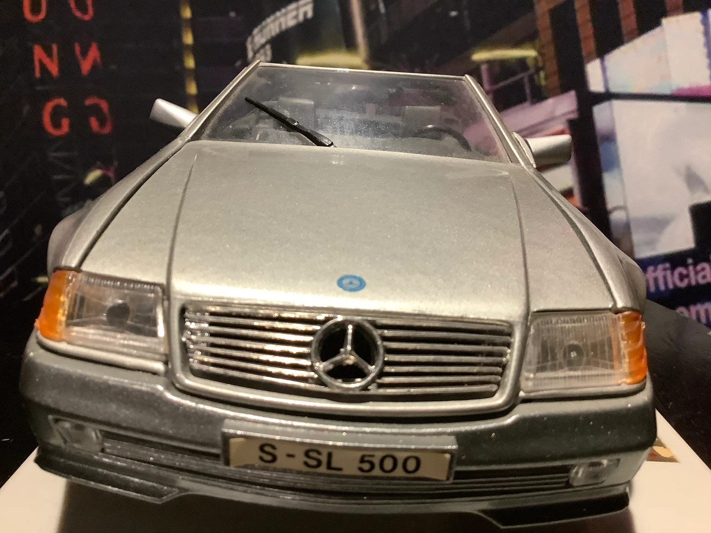 Mercedes-Benz 500SL (1989) Diecast Model - photo 2