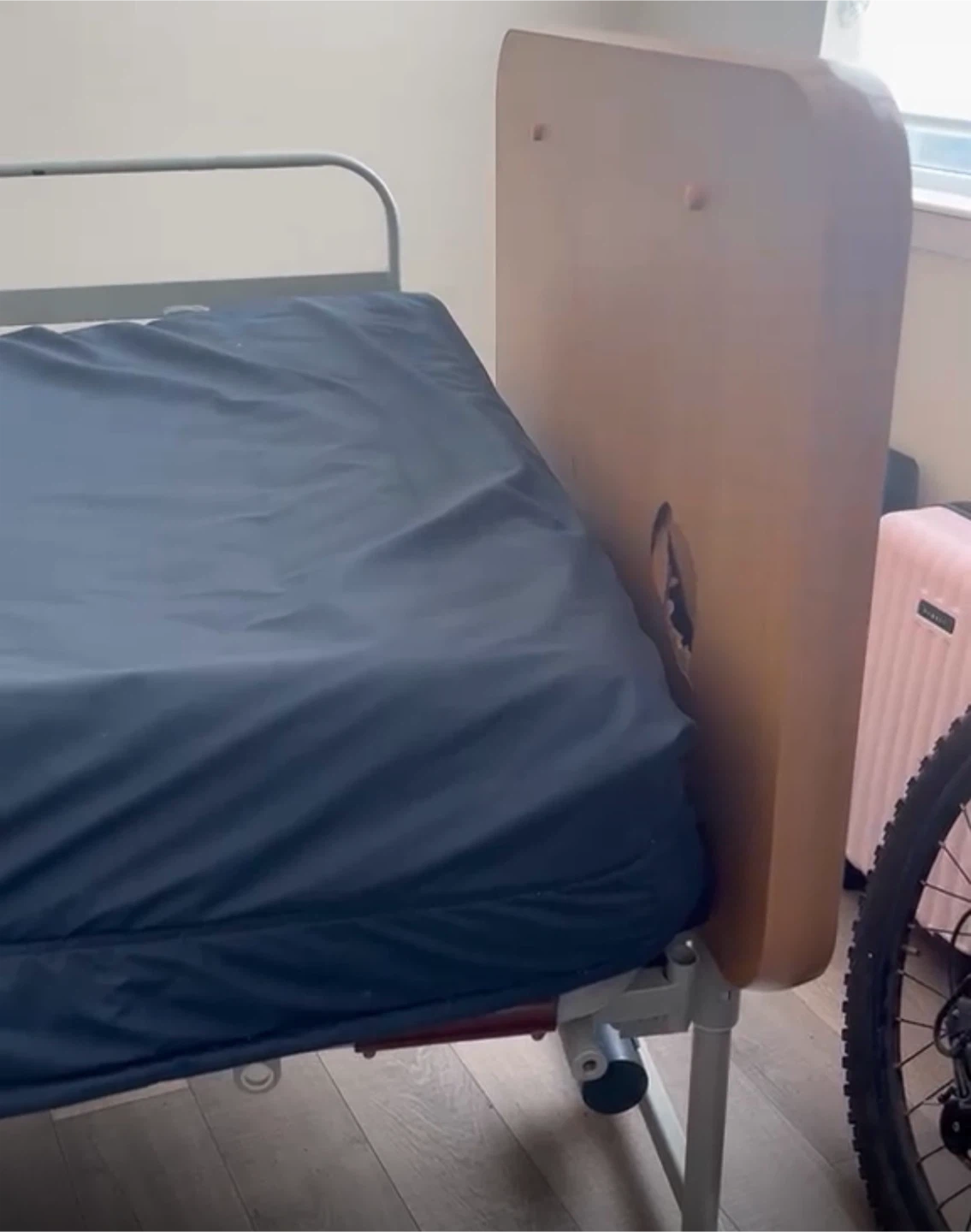 🏈Invacare Home Care Bed with Salute RDX Mattress - photo 2