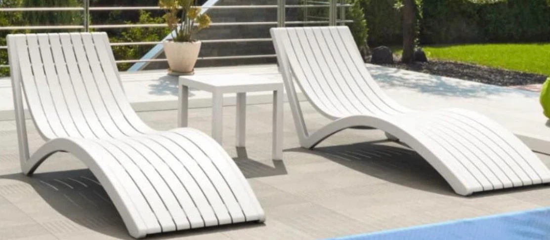 Set of Two White Outdoor Chaise Lounges