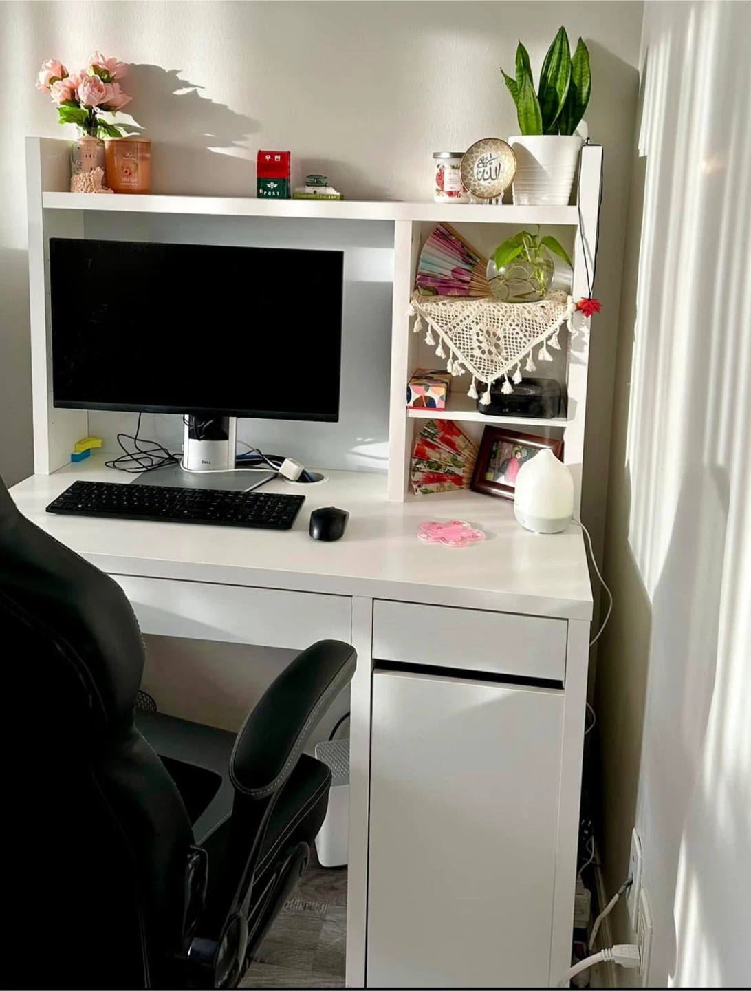 IKEA Micke Desk with hutch - photo 4