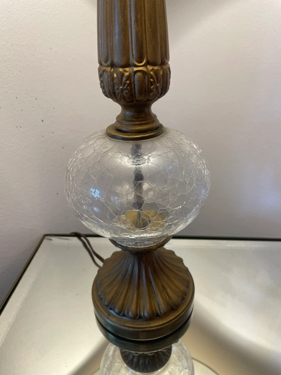 Moving Sale - Vintage crackle glass and brass table lamp - photo 3