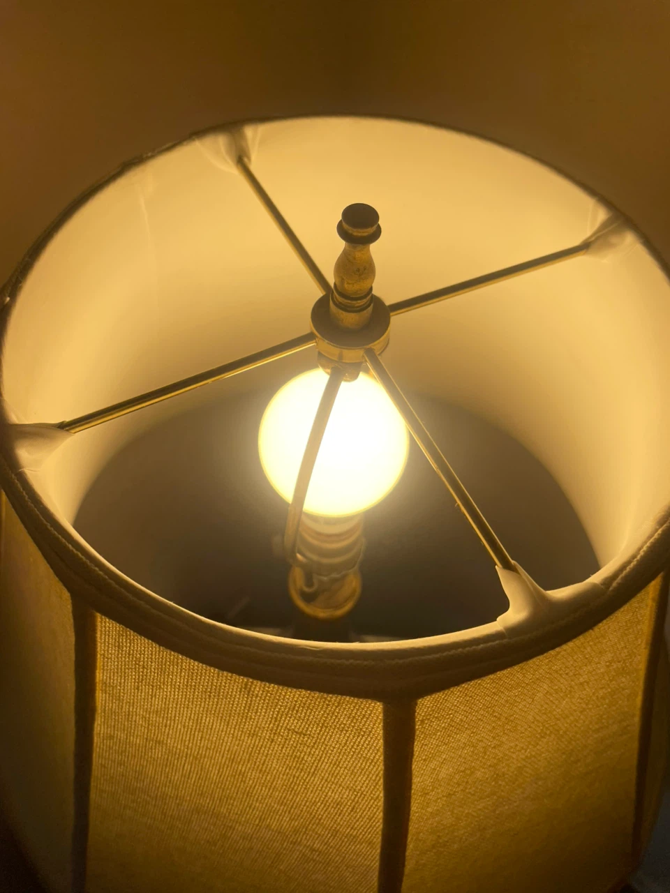 Moving Sale - Vintage crackle glass and brass table lamp - photo 4