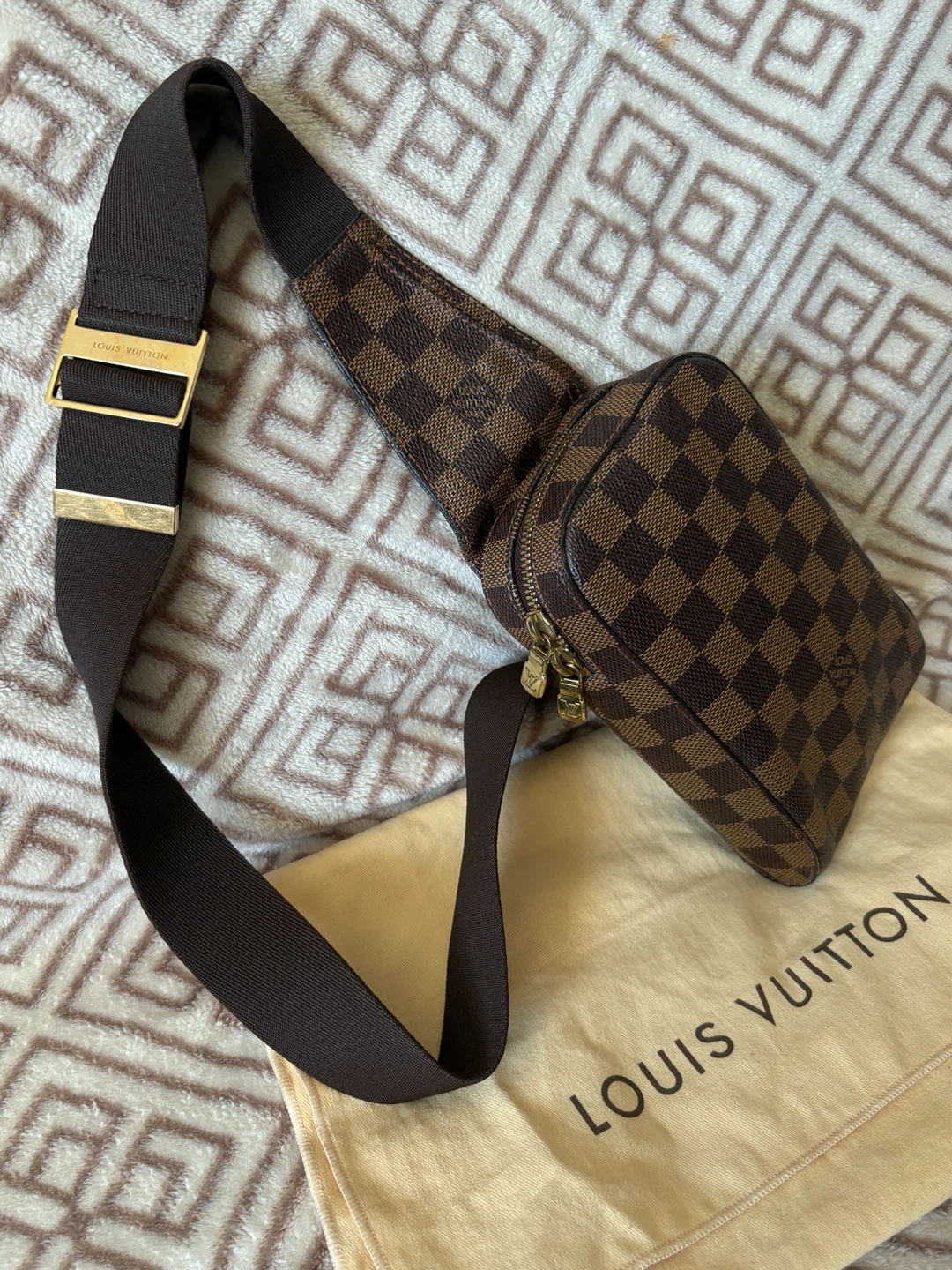 Louis Vuitton Damier Ebene Avenue Sling Bag - photo 2