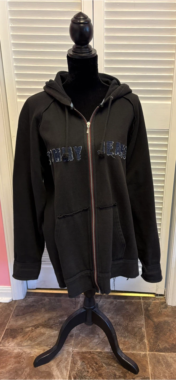 ✨✨Tommy Hilfiger Zip-Up Hoodie Size L