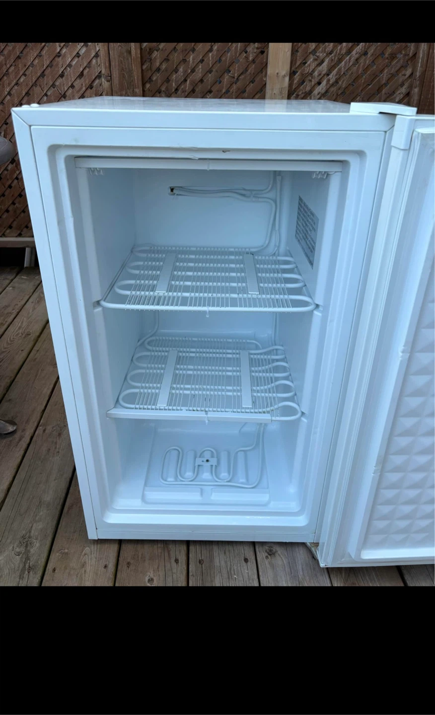 Arctic King 3.0 cu. ft. Upright Freezer - photo 3