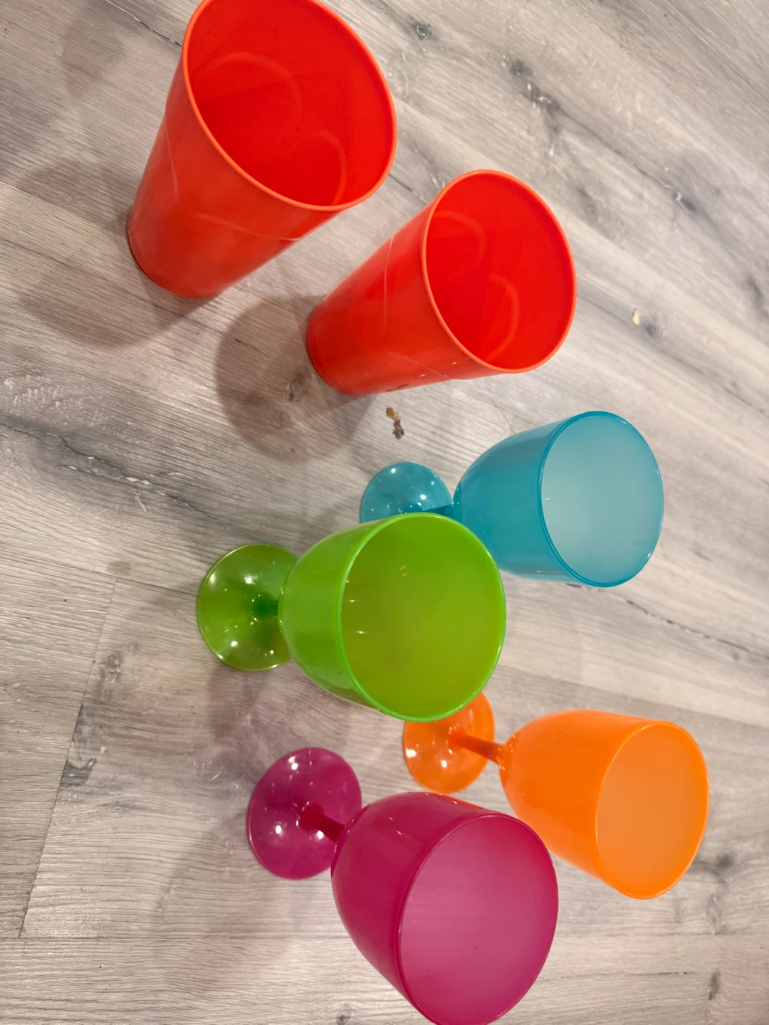 Assorted colourful plastic dinnerware set - photo 2