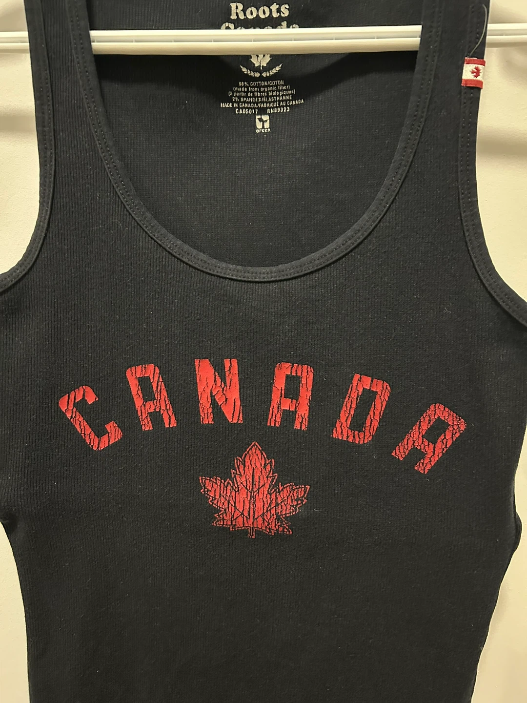 🏈 Preowned Women’s Roots Canada Black Tank Top Size Small Minor - photo 2