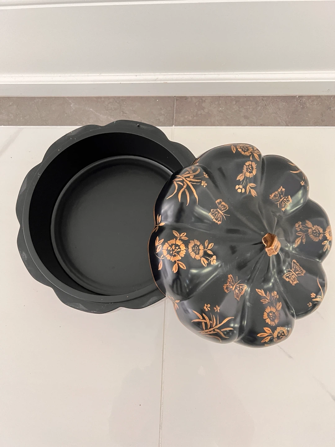 Decorative Black and Gold Floral Footed Trinket Box - photo 3