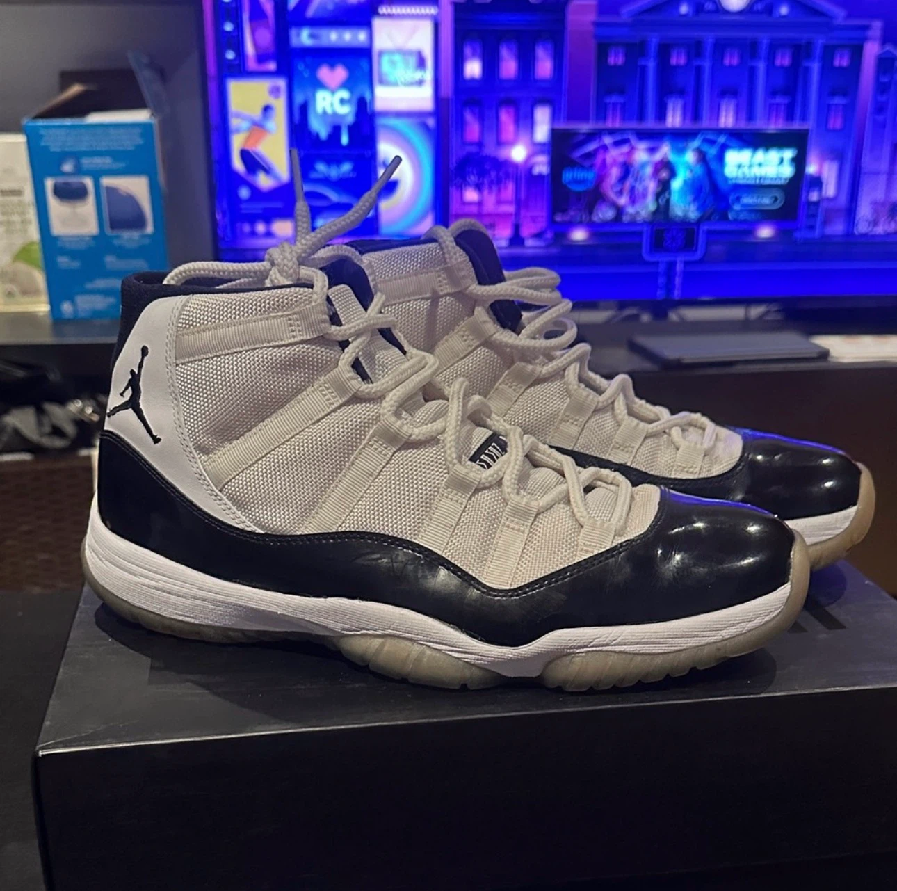 Nike Air Jordan 11 Retro Concord (2011 Release)