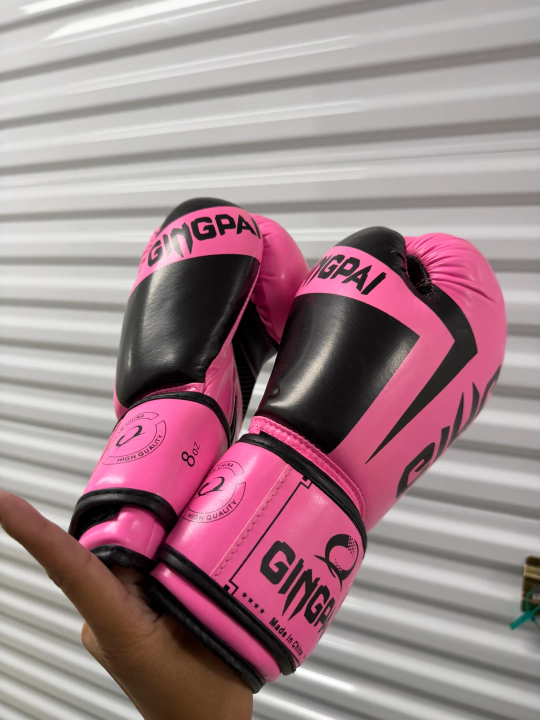 Pink boxing gloves - photo 3