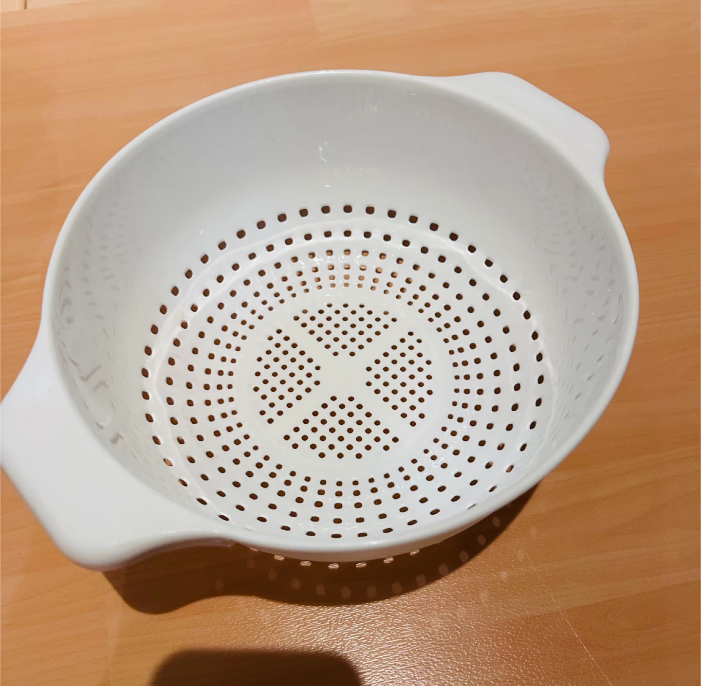 White Plastic Kitchen Colander 🏈
