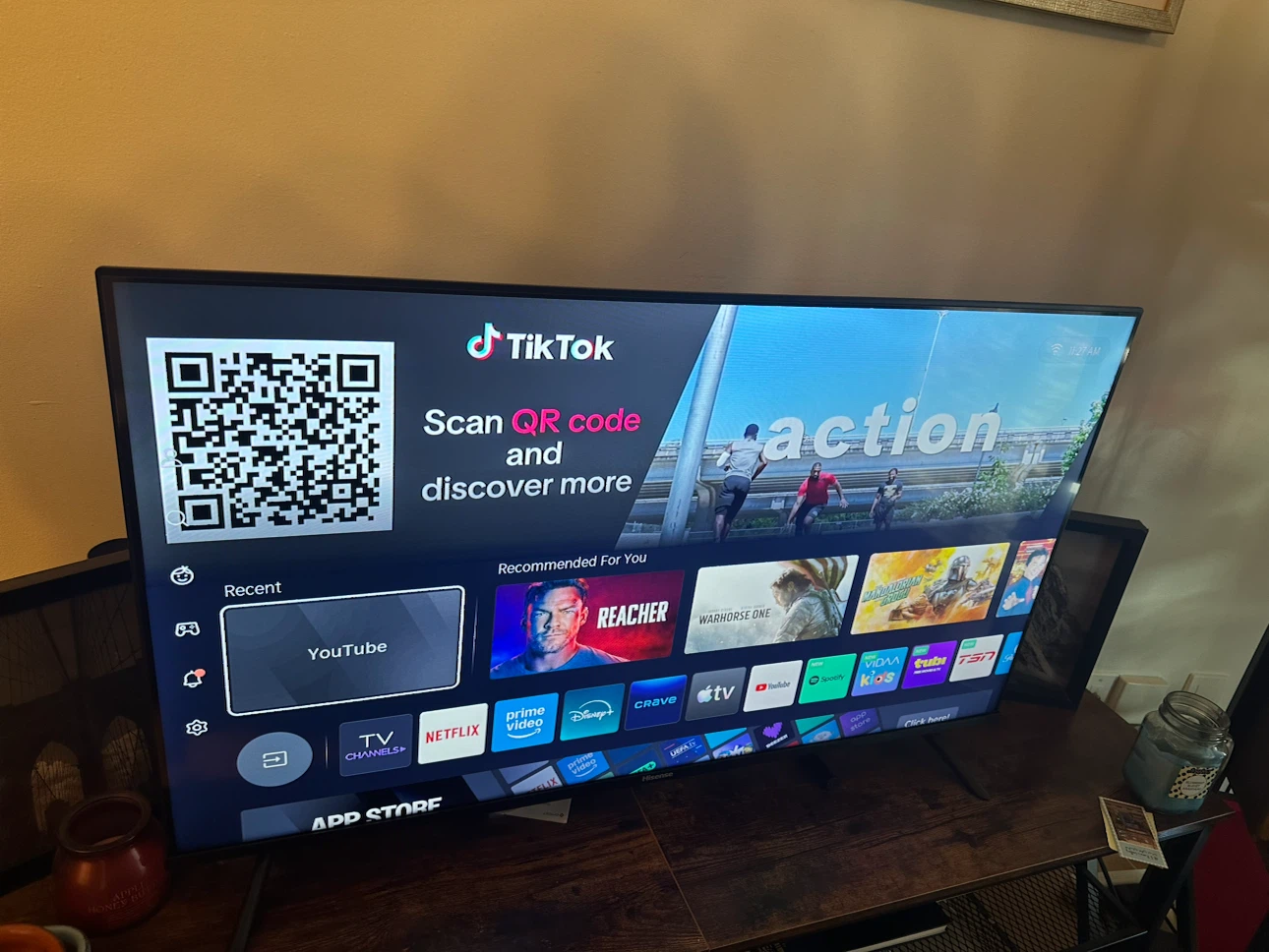 Hisense 40” Smart TV – 1080p Full HD – Excellent Condition - photo 2
