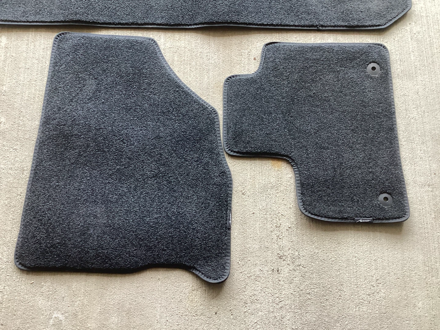 2025 Buick Enclave new car mats unused - photo 2