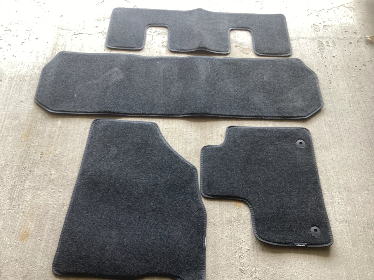 2025 Buick Enclave new car mats unused - photo 3