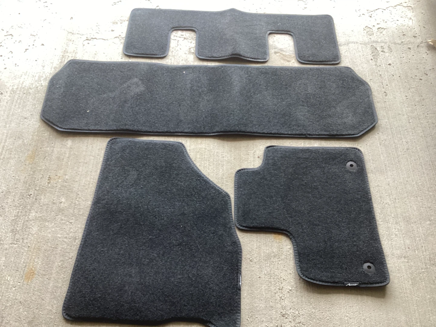 2025 Buick Enclave new car mats unused - photo 4