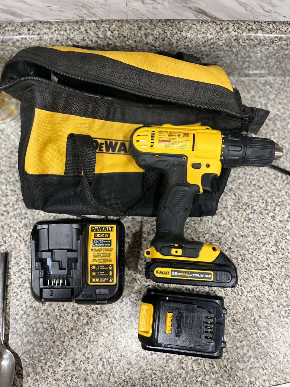 DeWalt DCD771 Cordless Drill Kit