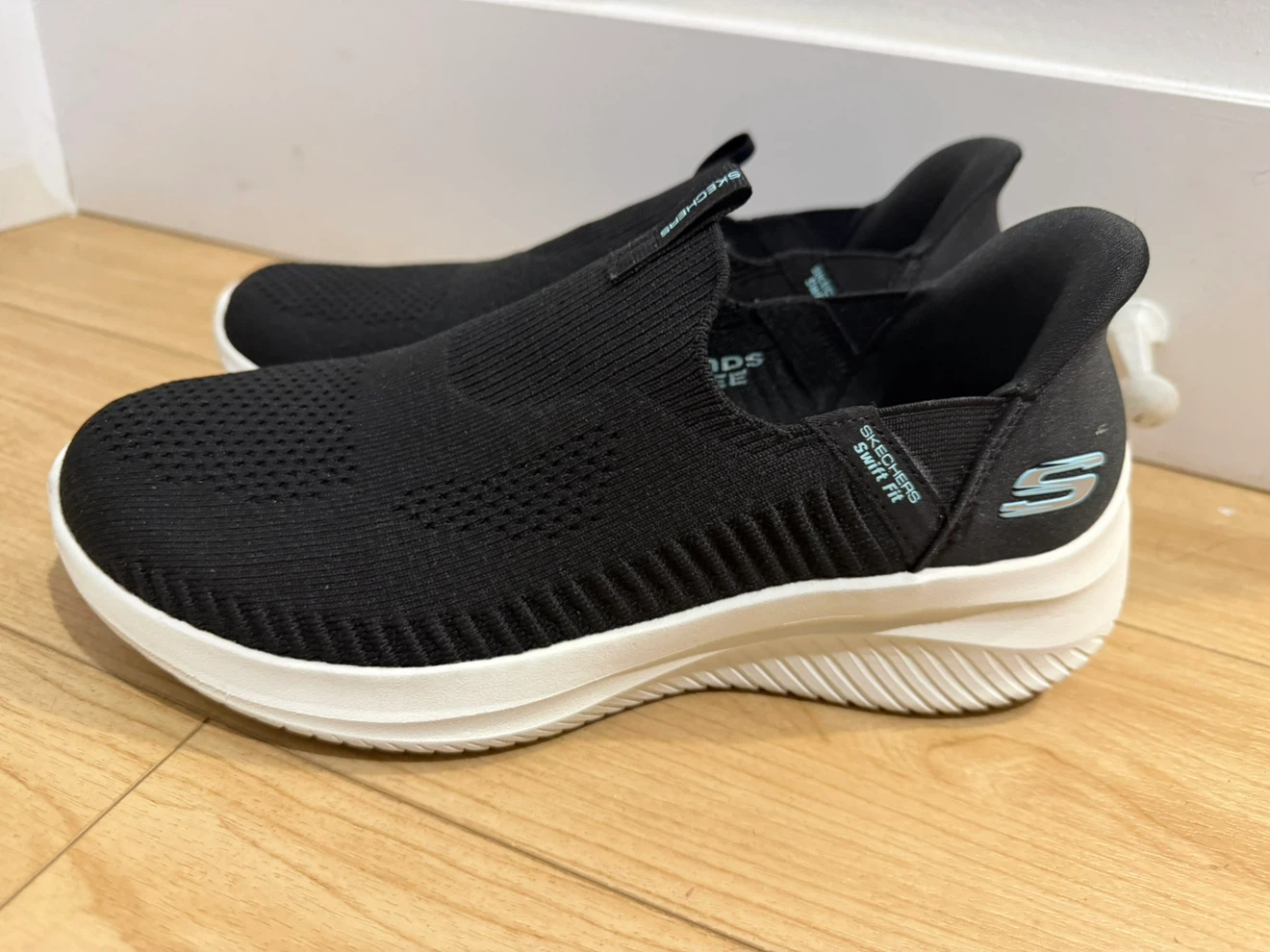 Skechers Swift Fit Black Sneakers