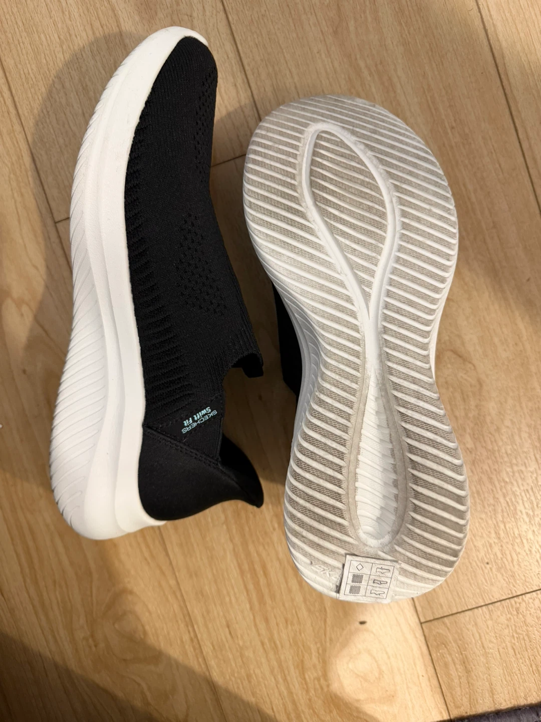 Skechers Swift Fit Black Sneakers - photo 2