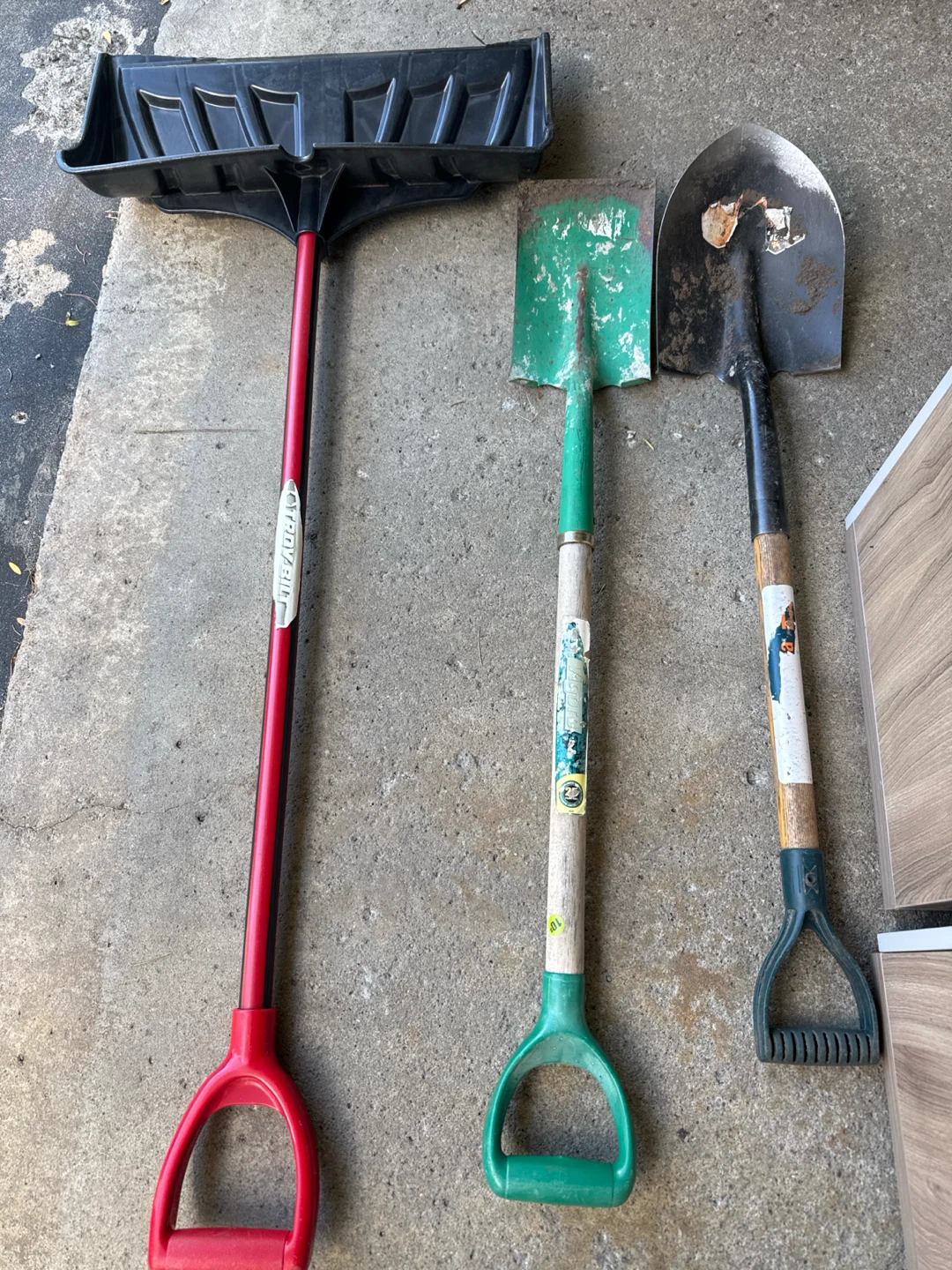 Set of 3 Assorted Shovels