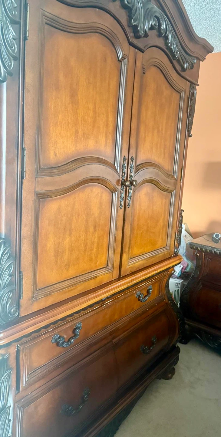 King Wooden Bedroom Set - photo 3