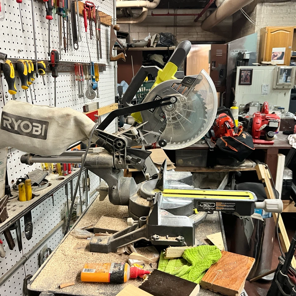 Ryobi 10-inch Compound Miter Saw