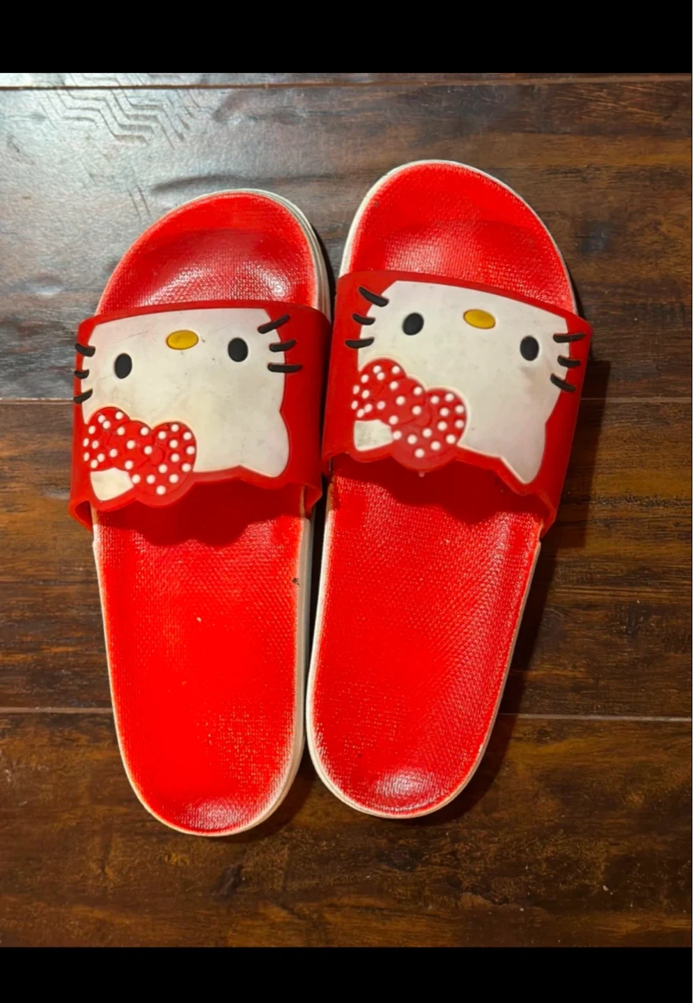 Hello Kitty Red Slides 🏈