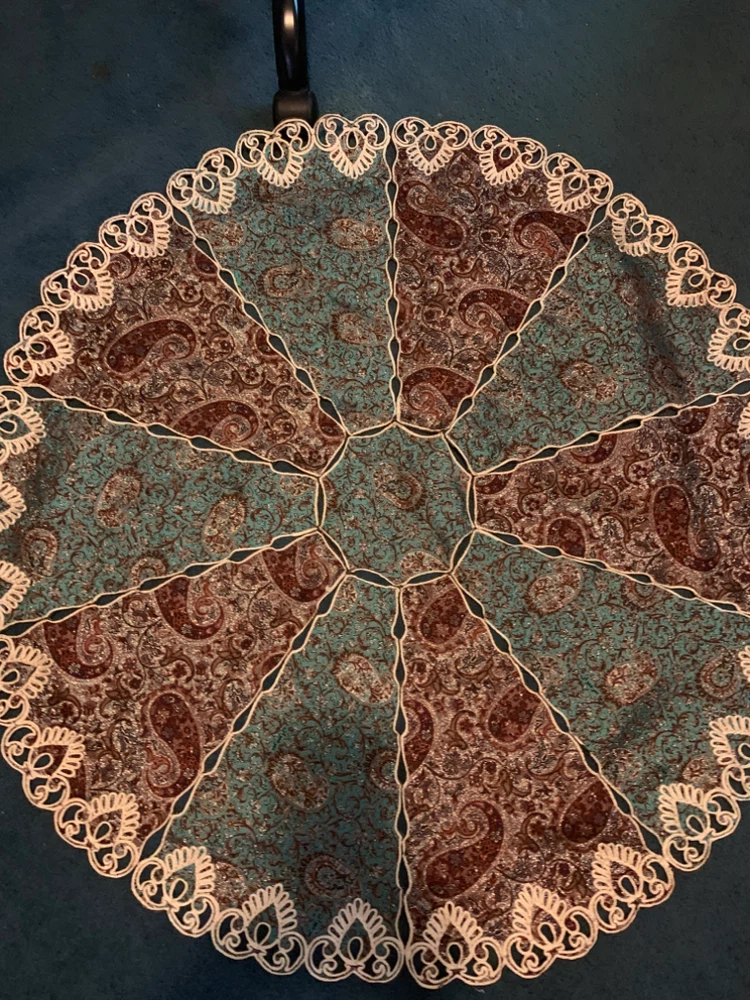 Decorative Round Paisley Table Topper 🏈
