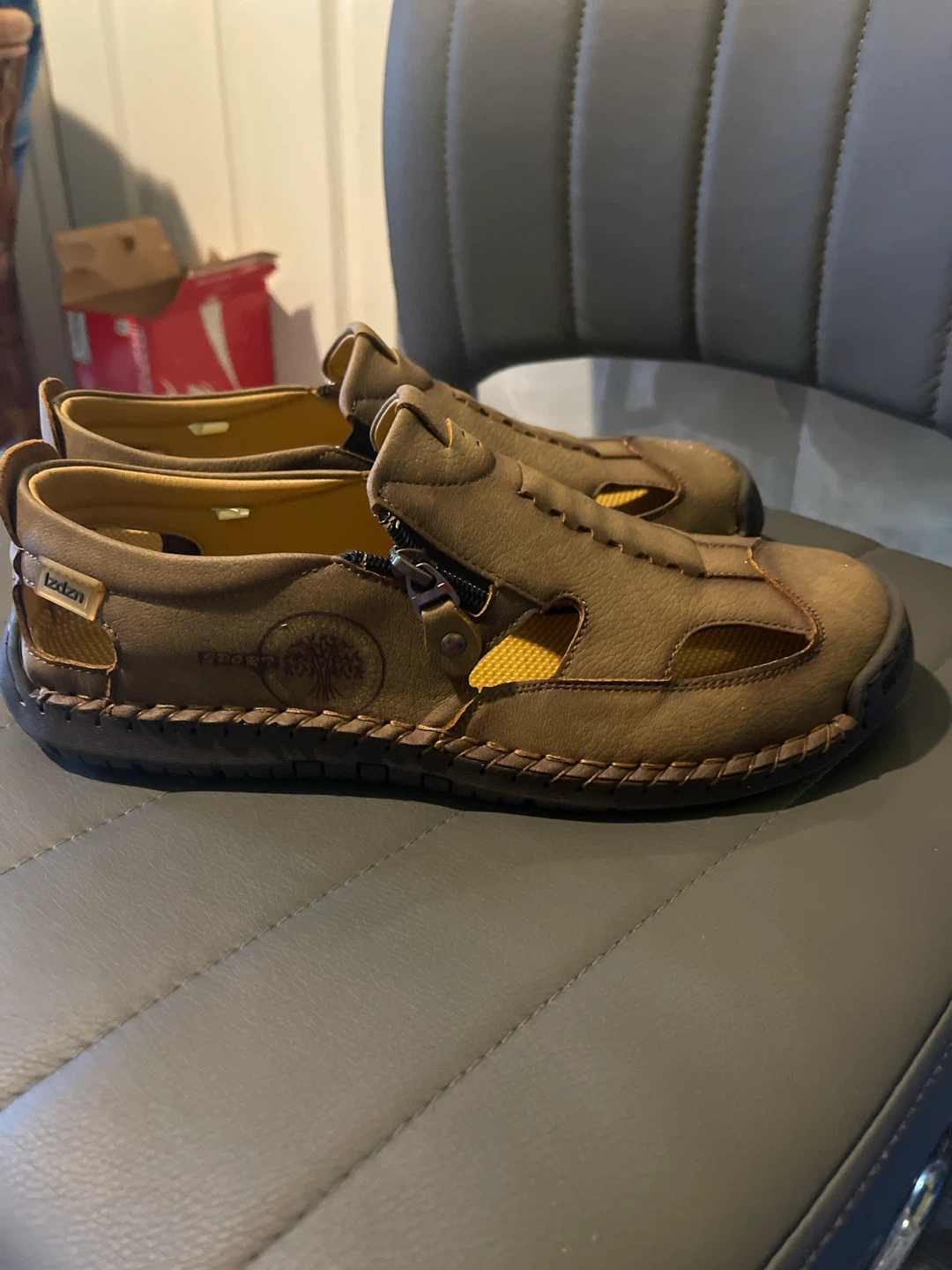 Iz dzn Brown Casual Sandals