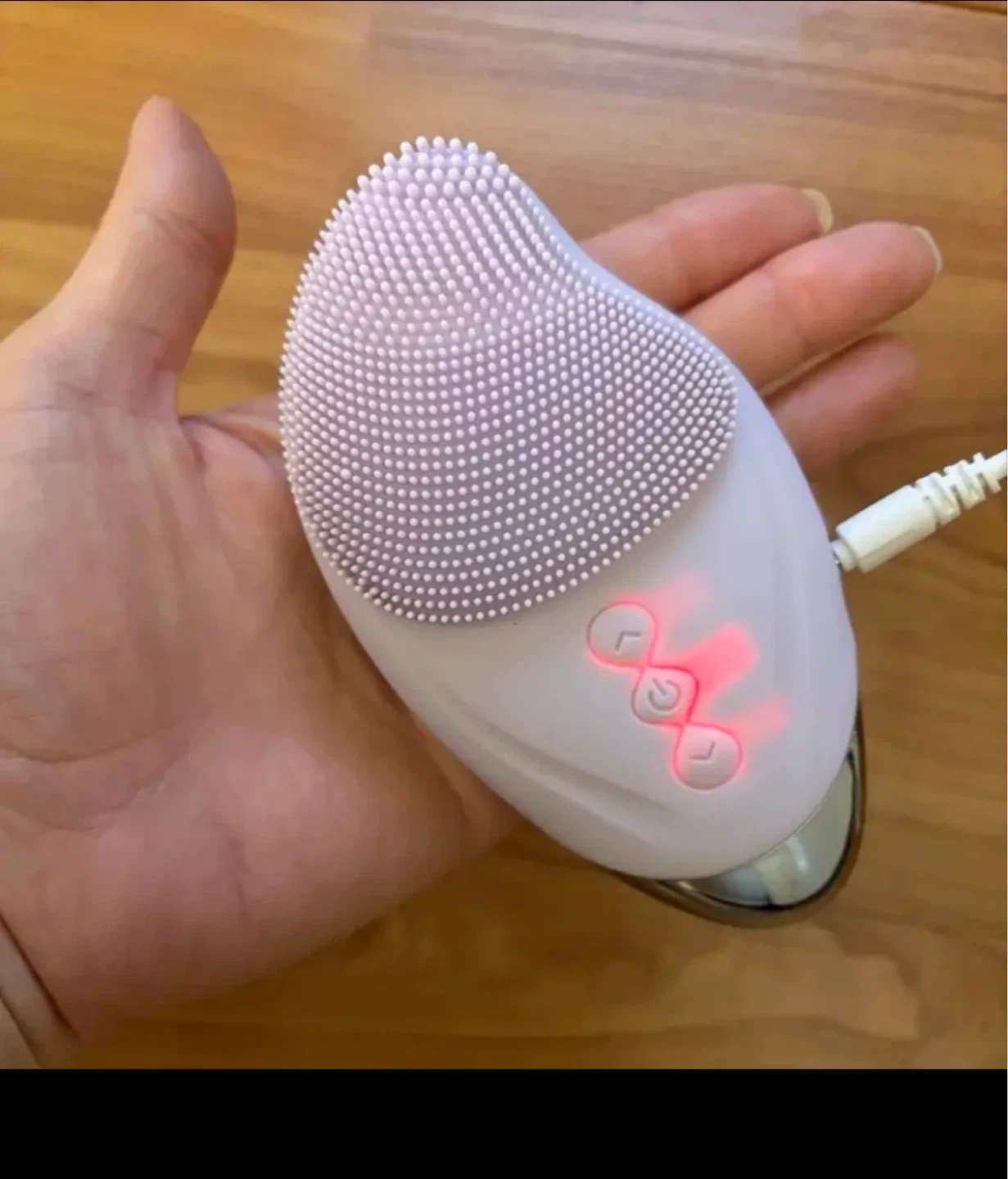 Silicone Facial Cleansing Brush 🏈