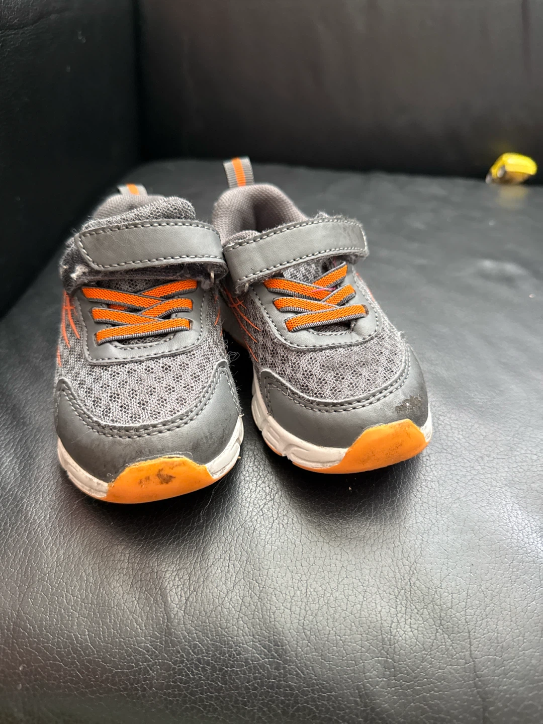 Children's Athletic Sneakers Size 6 - photo 3