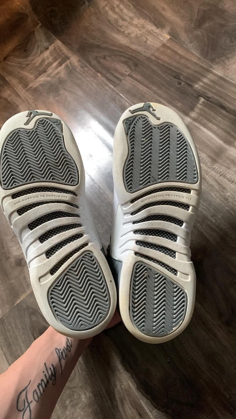Jordan 12s cool gray 6.5 youth - photo 4