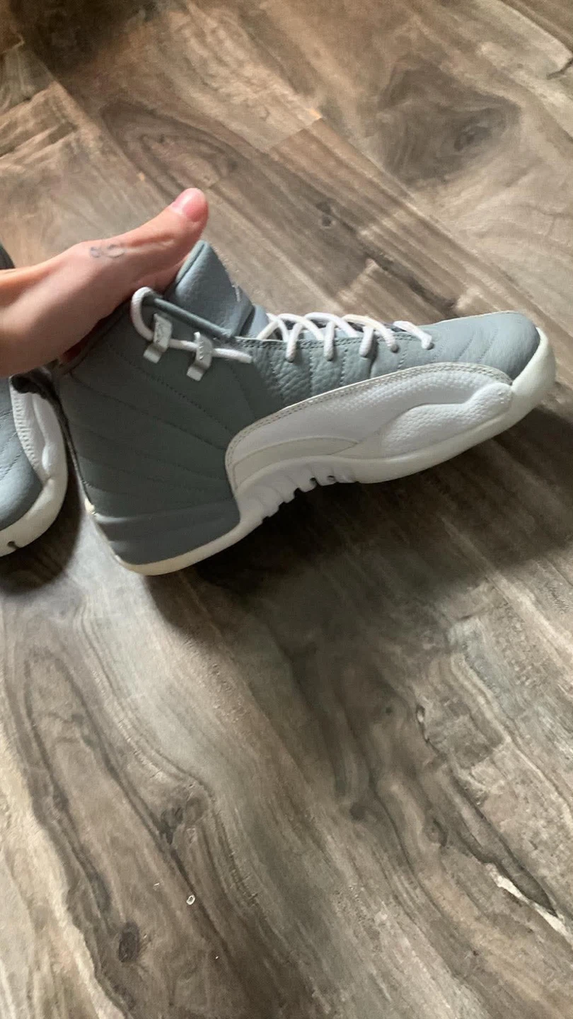 Jordan 12s cool gray 6.5 youth - photo 5