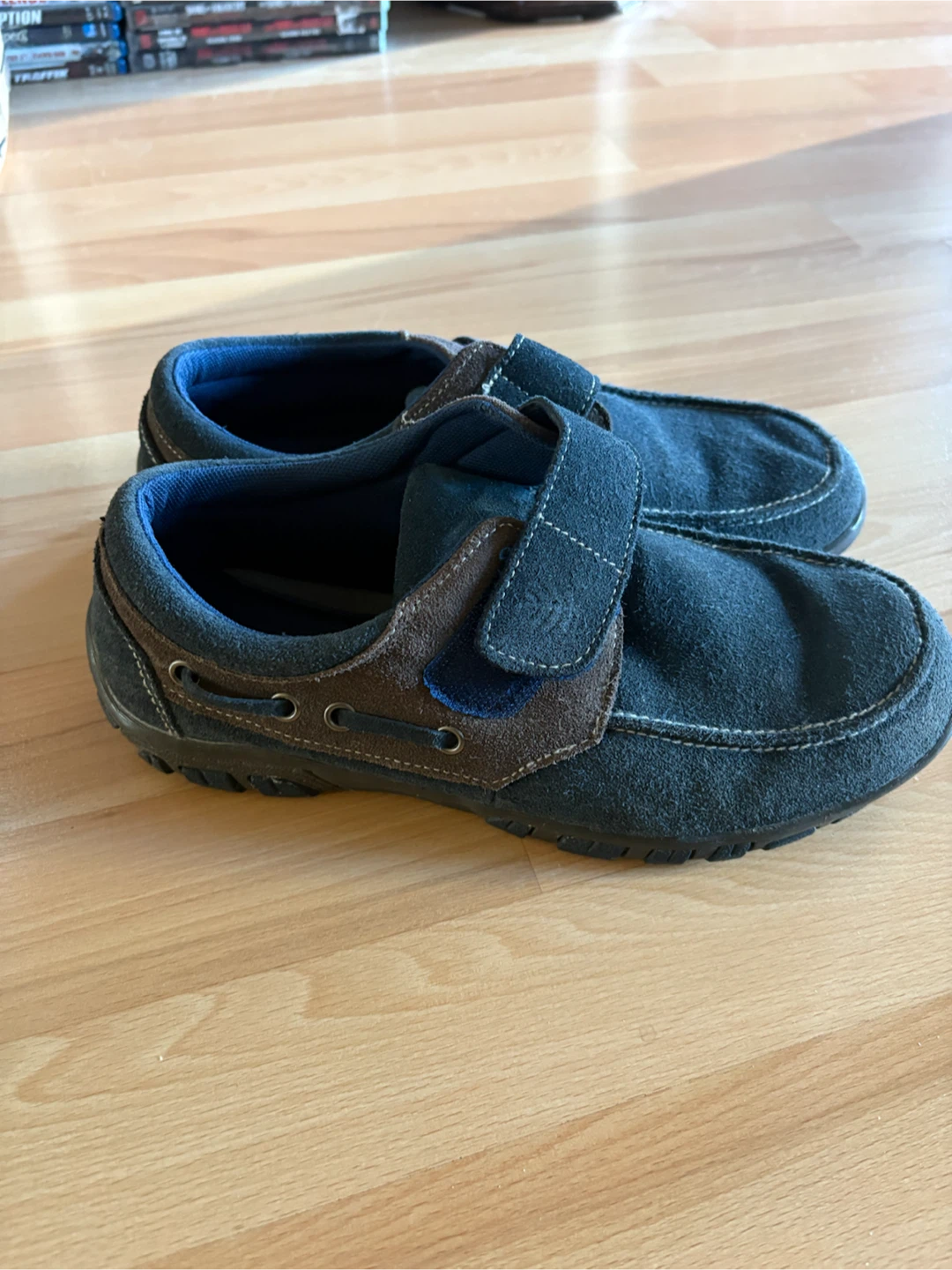 Men’s Shoes Size 40 $5 firm  🏈