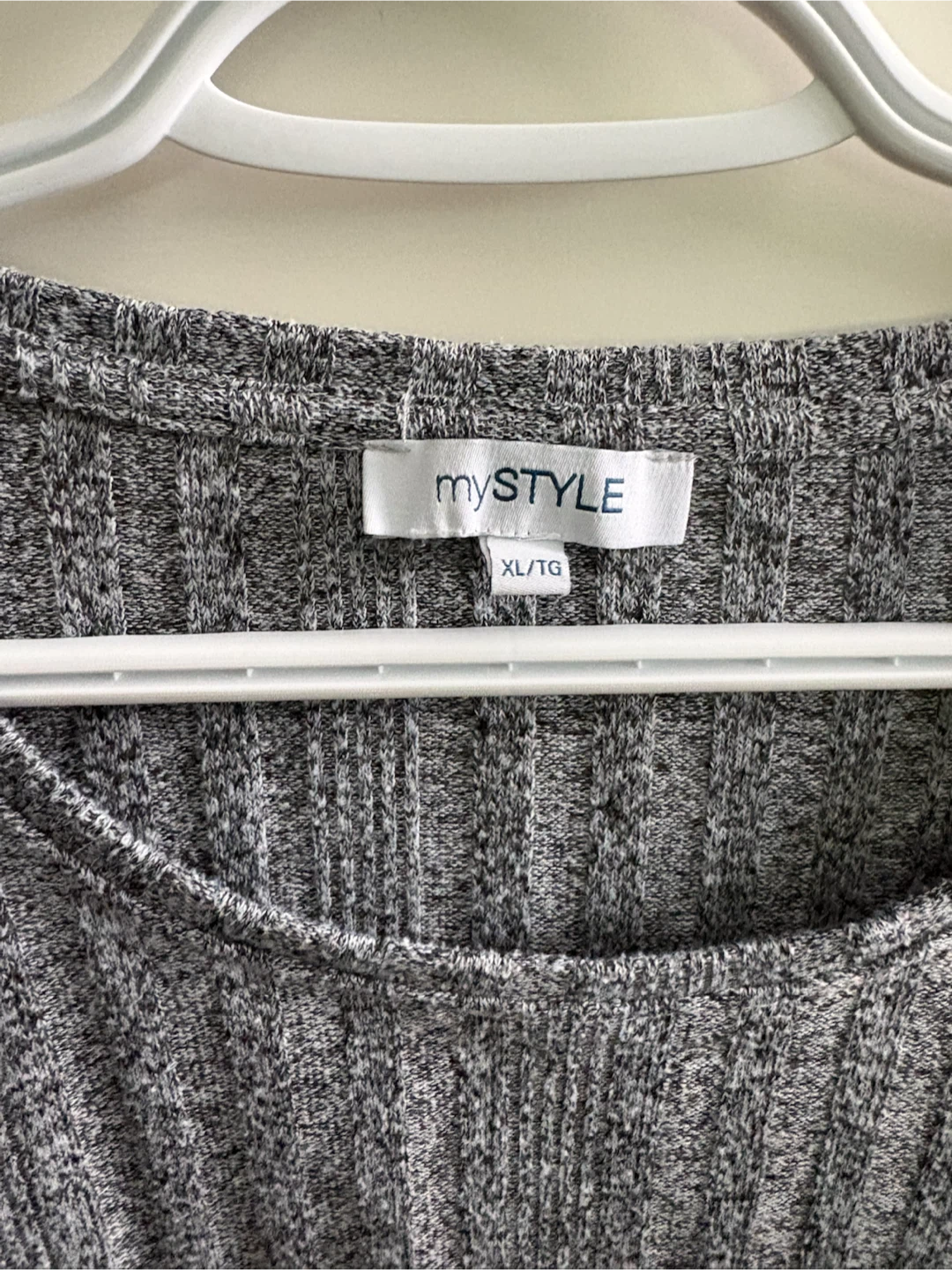 Women’s Shirt Size XL  🏈 - photo 3