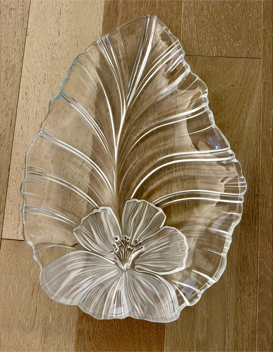 MIKASA Clear Glass Leaf Shaped Serving Dish - photo 2