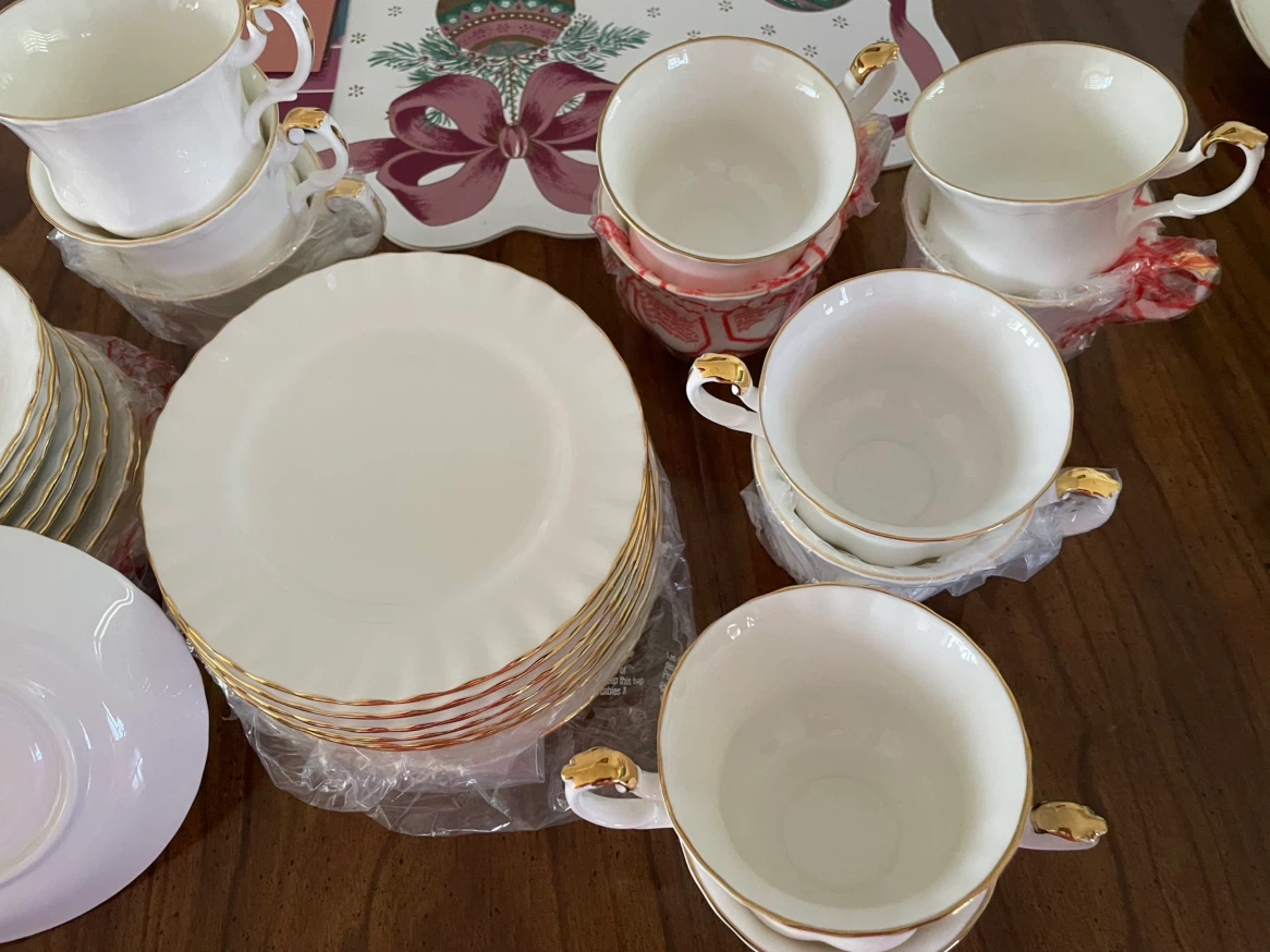 Royal Albert Val Dor Bone China Set - photo 2