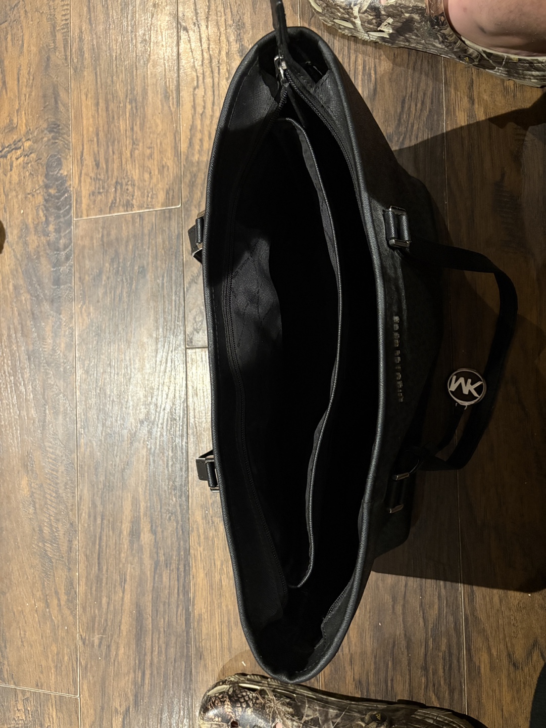 Michael Kors Black Signature Tote Bag - photo 2