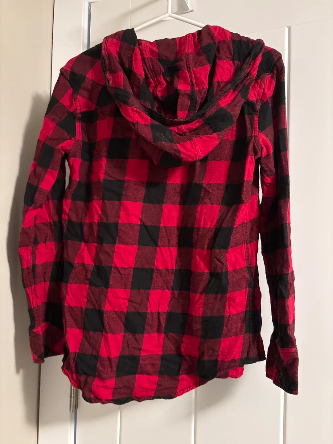 Aritzia Tna Red and Black Buffalo Plaid Hooded Flannel Shirt - photo 3