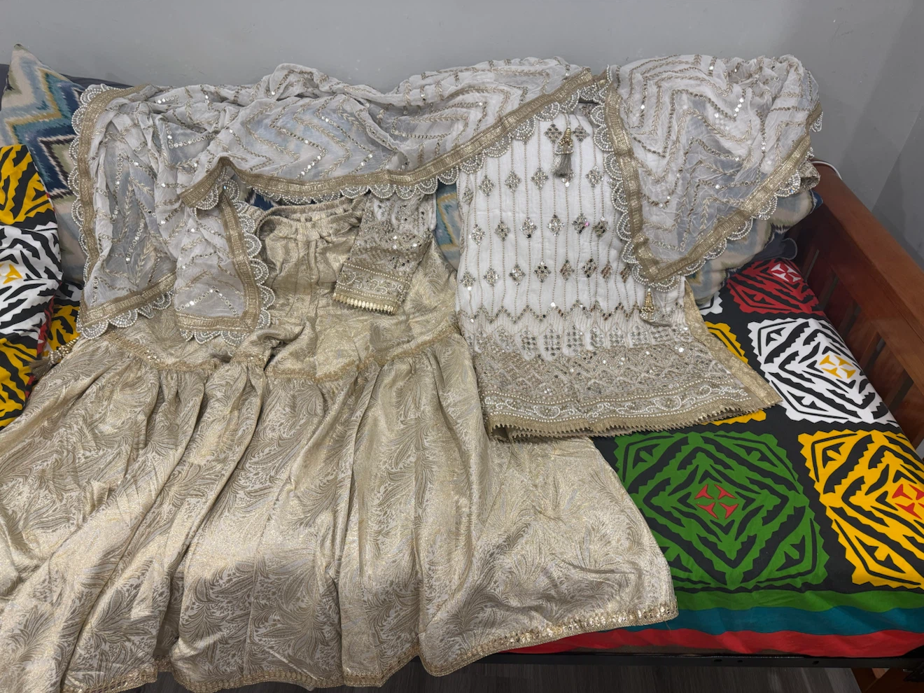 White and Gold Embroidered Traditional Indian Suit Set - photo 4