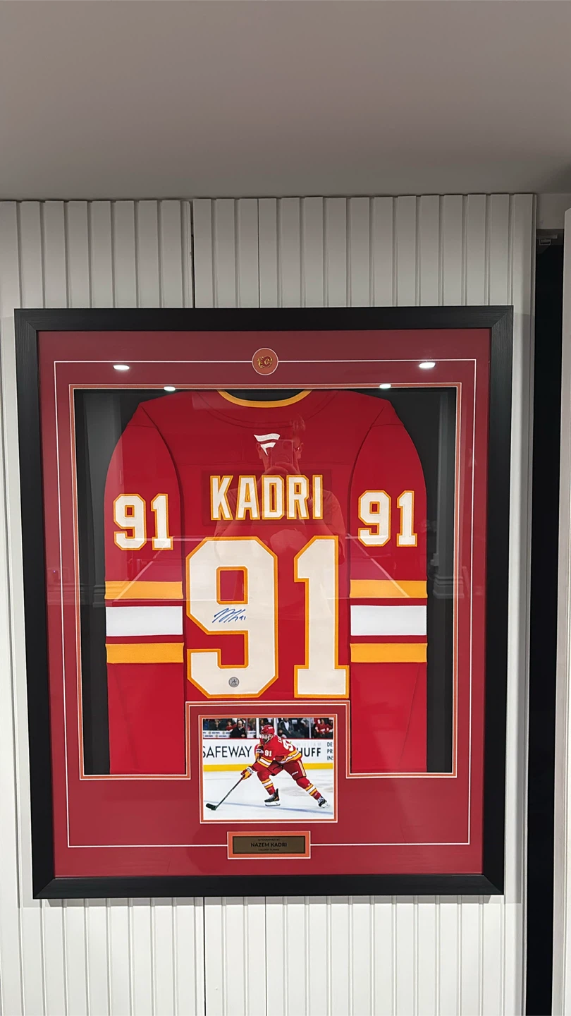 Framed Nazem Kadri Calgary Flames Signed Jersey 🏈