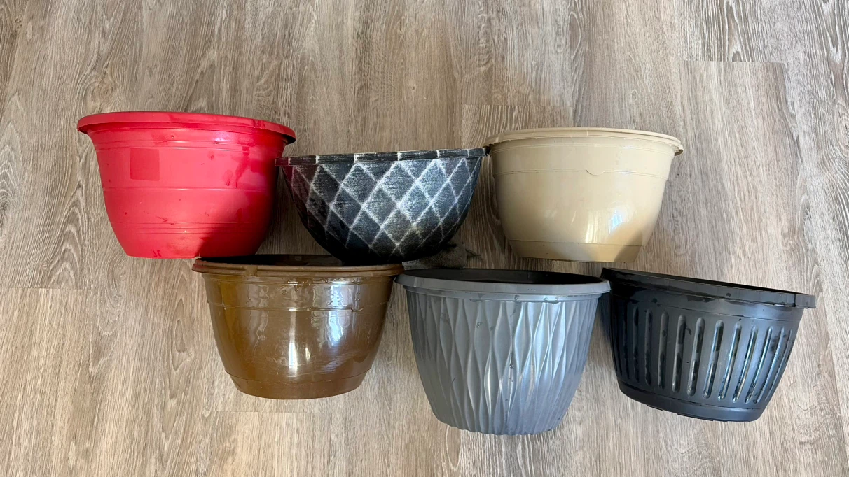 Assorted Plastic Plant Pots 11” - Set of 6 (Each: 2, All: 10)