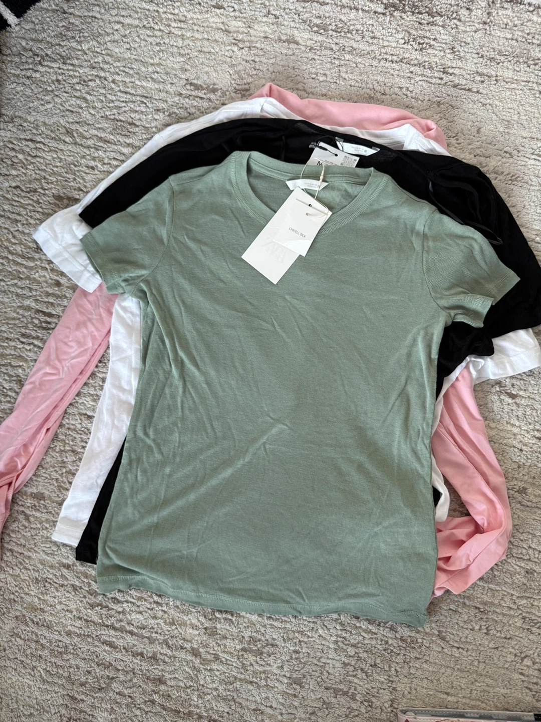 Bundle Sale: Set of 4 New Tops size M/L - photo 4