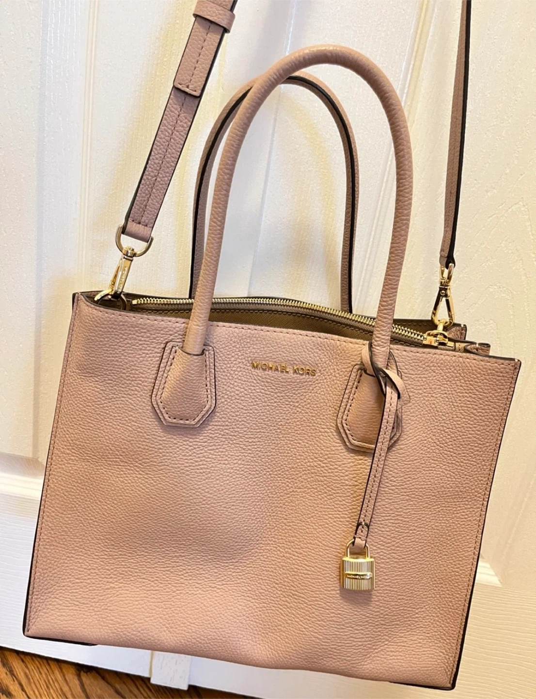 Michael Kors Leather Handbag 🏈